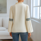 Daisy | Bluse med V-hals i blonde